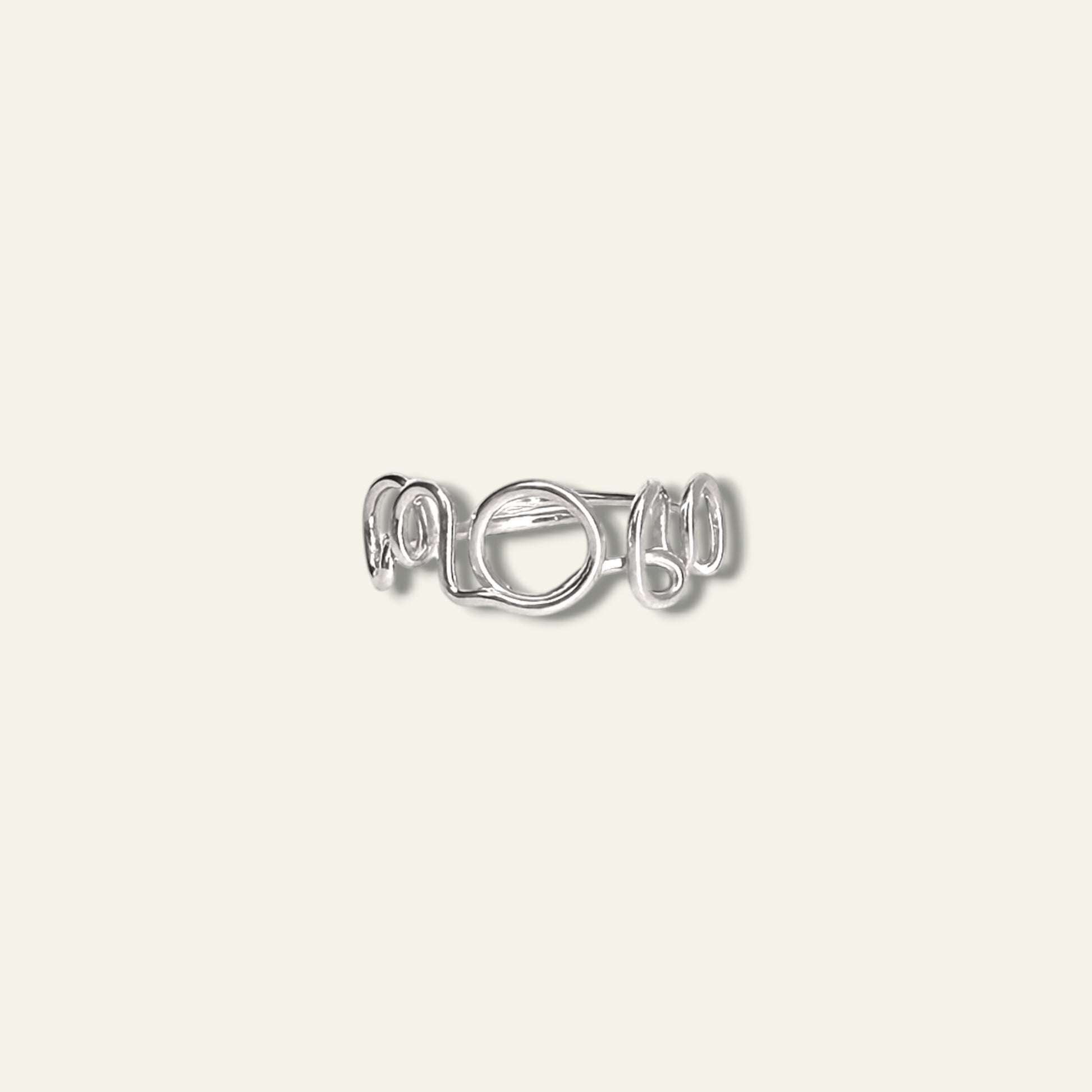 Anello MOM/WOW in argento scritta MOM - Trame Gioielli
