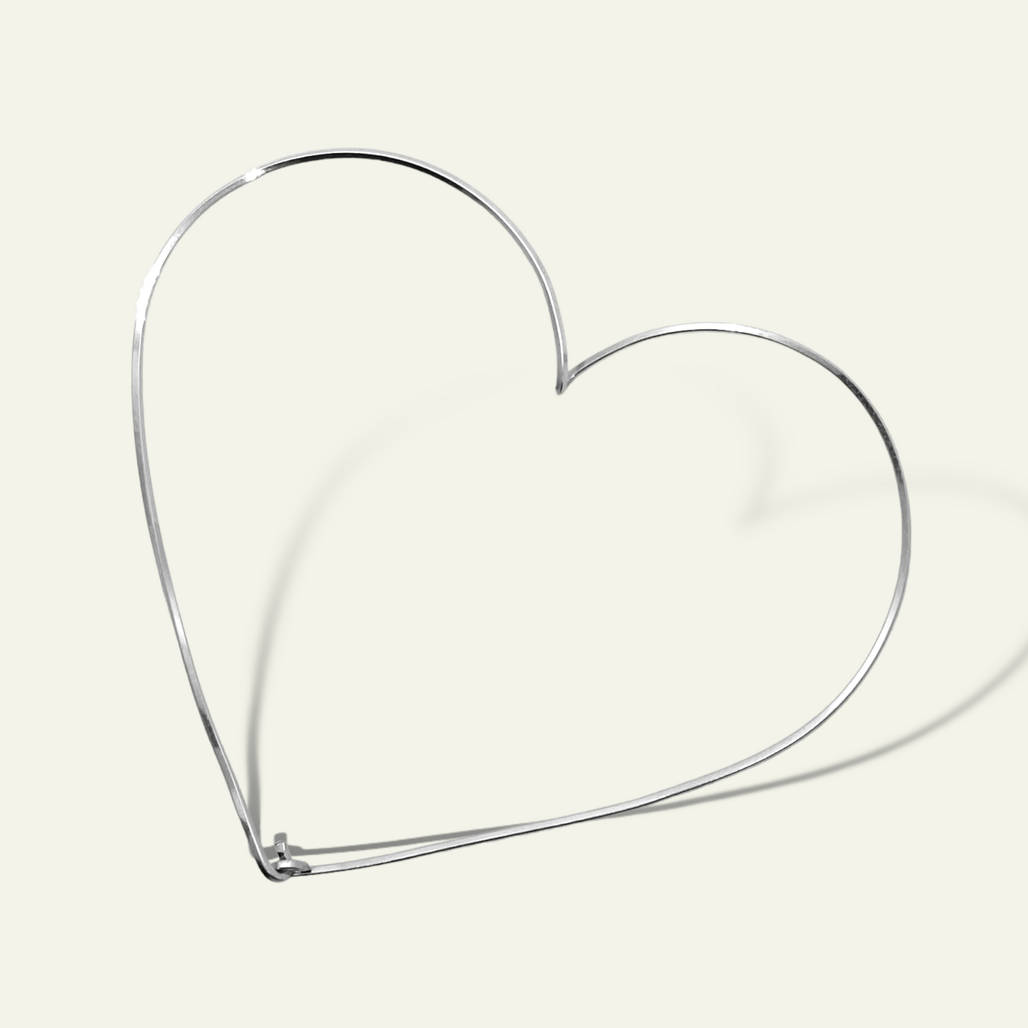 bracciale in filo quadrato d'argento a forma di cuore