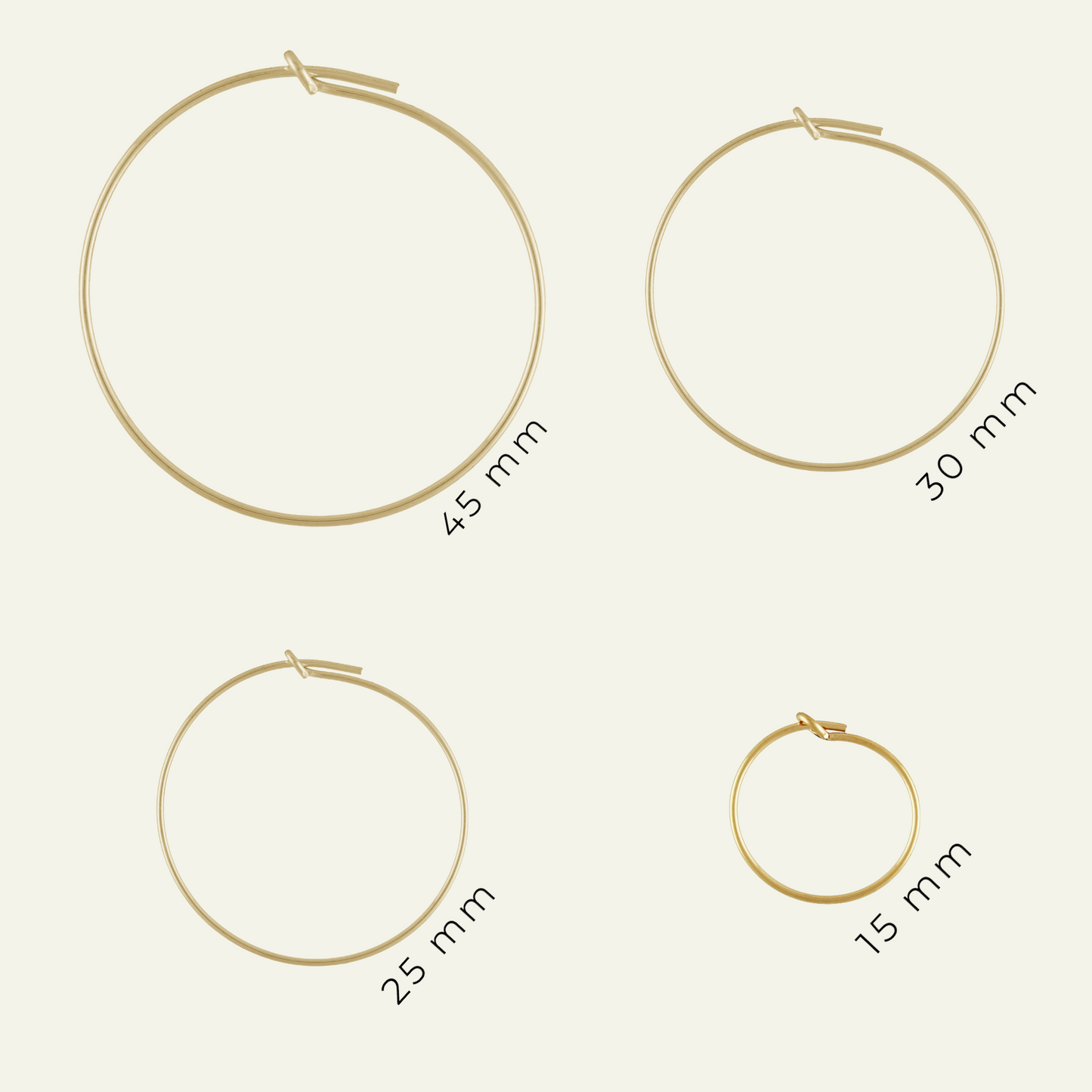 coppia di orecchini a cerchio in sottile filo oro giallo nelle quattro dimensioni disponibili